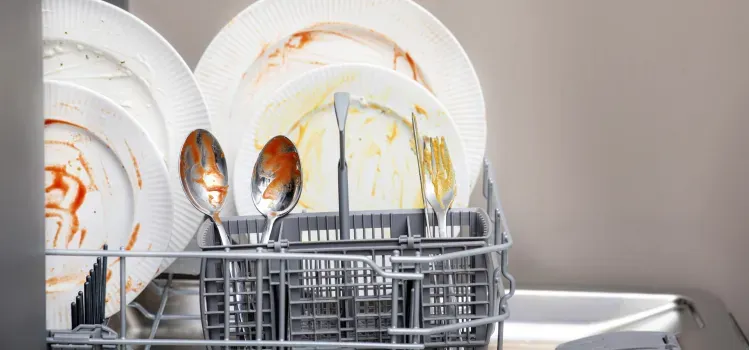 dirty-dishes-in-dishwasher-after-cycle